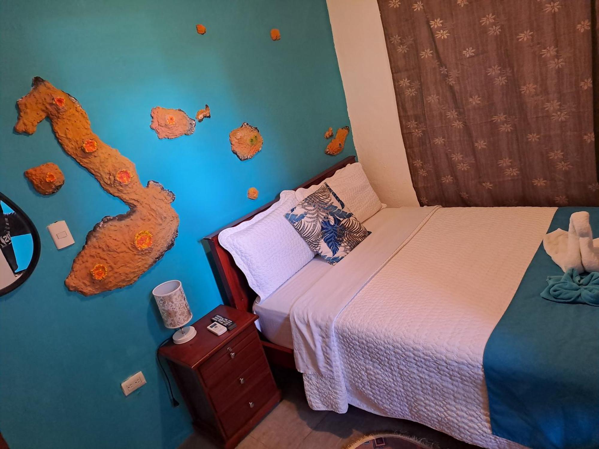 Suite Galarous Island 푸에르토아요라 외부 사진